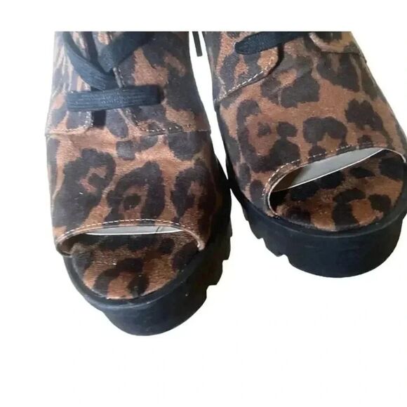 Jessica Simpson Leopard  Print Lizzah Peep-Toe Lug-Sole Bootie SZ 7M - Picture 10 of 11